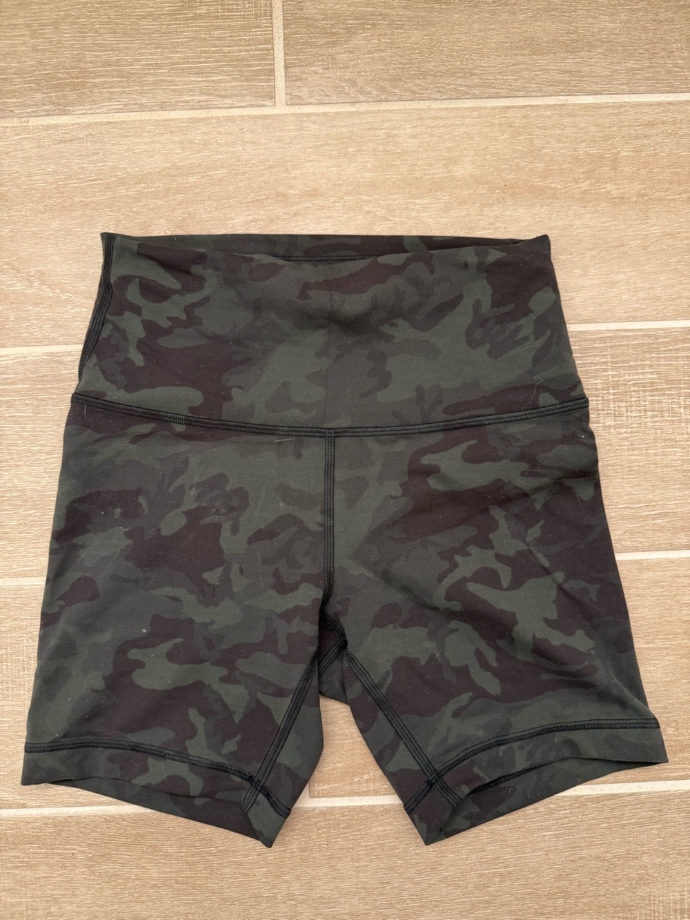 Lululemon Green Camo Wunder Train High Rise Short 6”